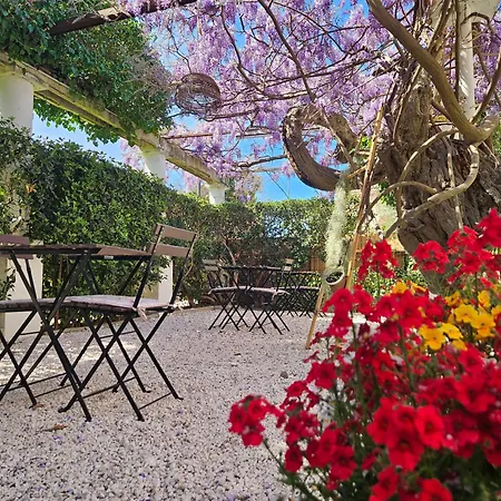 Bed and Breakfast Chez Louis 3*