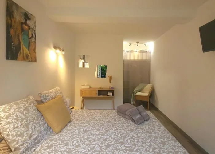 فندق Chez Louis لي إيسامبر