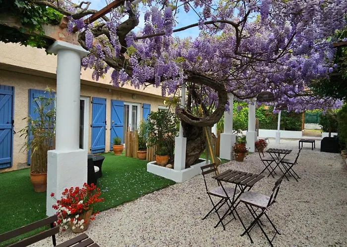 فندق Chez Louis